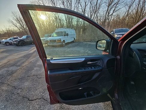 Used 2019 Dodge Grand Caravan GT image 21