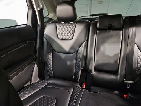 Used 2024 Ford Edge Titanium image 12