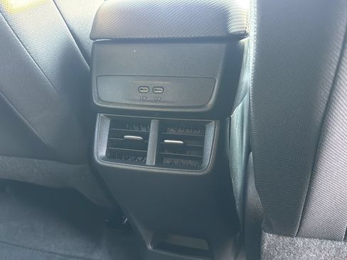 Used 2026 Chevrolet Equinox LT AWD/4WD image 24