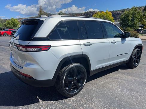 Used 2023 Jeep Grand Cherokee Altitude image 7