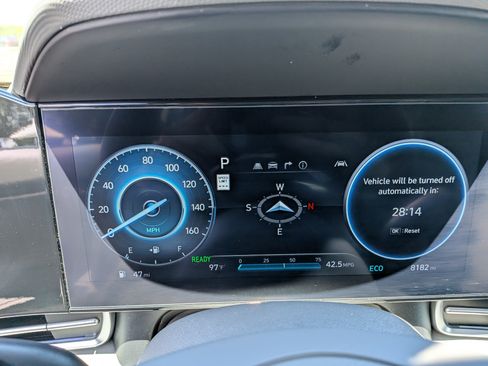 Used 2025 Hyundai Elantra SEL FWD image 25