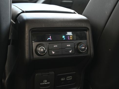 Used 2023 GMC Acadia SLT w/ Preferred Package image 10