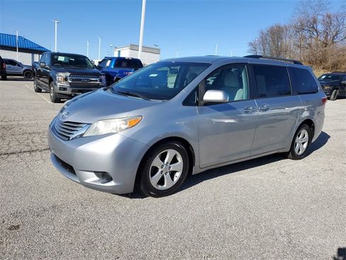 Used 2015 Toyota Sienna LE image 7