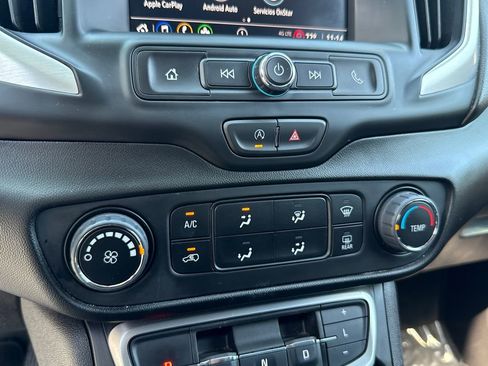 Used 2024 GMC Terrain SLE FWD image 29