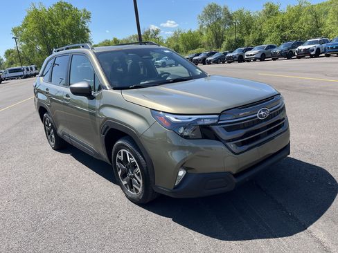 Used 2025 Subaru Forester Premium AWD/4WD image 1