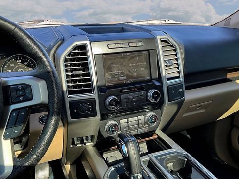Used 2015 Ford F150 Lariat w/ Equipment Group 502A Luxury AWD/4WD image 12