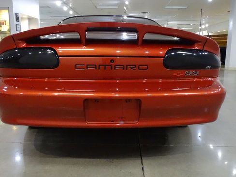 Used 2001 Chevrolet Camaro Z28 w/ SS Performance/Appearance Pkg RWD image 12