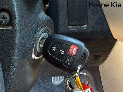 Used 2017 Toyota RAV4 XLE w/ Carpet Mat Package FWD image 22