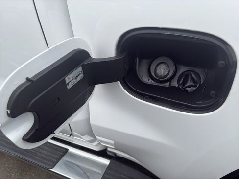 Used 2023 Chevrolet Silverado 1500 LTZ image 4