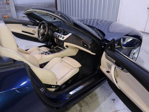 Used 2011 BMW Z4 sDrive30i image 12