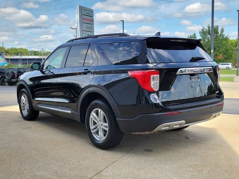 Used 2023 Ford Explorer XLT w/ Equipment Group 202A AWD/4WD image 3
