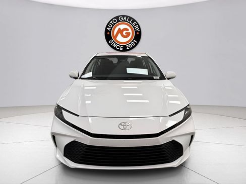 Used 2025 Toyota Camry LE FWD image 9