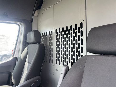 Used 2021 Mercedes-Benz Sprinter 2500 image 21