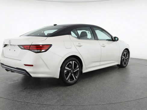 Used 2025 Nissan Sentra SV FWD image 9