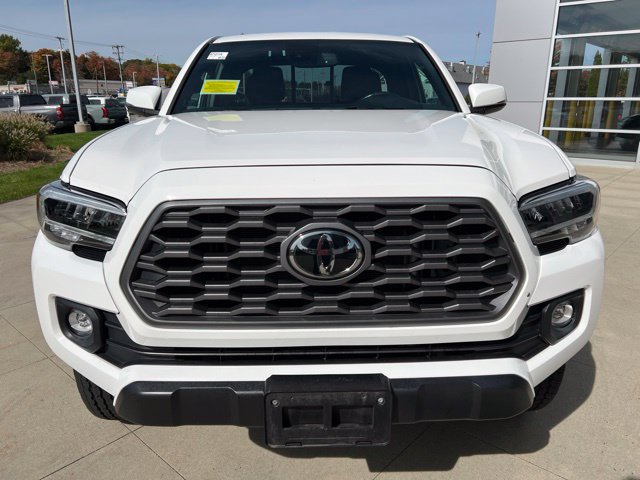 Used 2022 Toyota Tacoma TRD Off-Road w/ TRD Premium Off Road Package AWD/4WD image 2