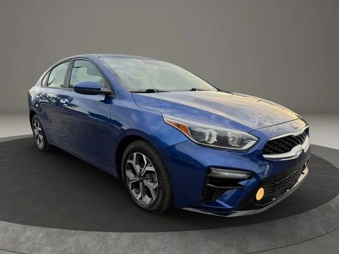 Used 2019 Kia Forte LXS FWD image 3