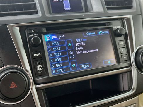 Used 2013 Toyota Highlander 4WD w/ Cold Weather Pkg image 15