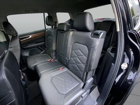 Used 2025 Volkswagen Atlas SE FWD image 18