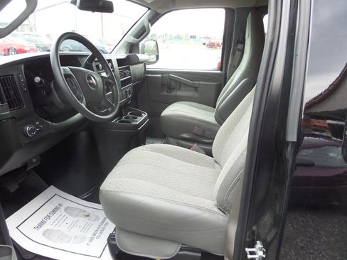 Used 2025 GMC Savana 2500 LT w/ LT Preferred Equipment Group RWD image 7