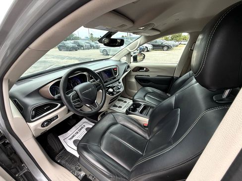 Used 2020 Chrysler Voyager Lxi image 14