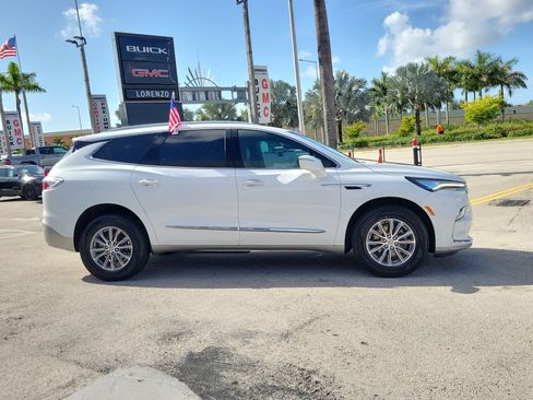 Used 2024 Buick Enclave Essence FWD image 4