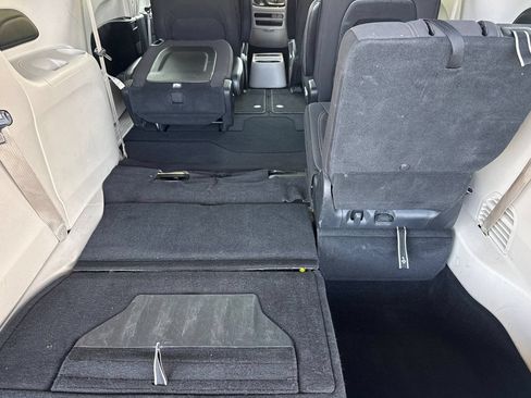 Used 2022 Chrysler Voyager LX FWD image 22