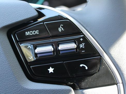 New 2025 Kia Niro EX Touring image 29