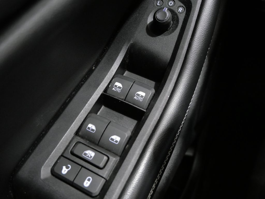 Used 2023 Jeep Grand Cherokee L Laredo AWD/4WD image 11