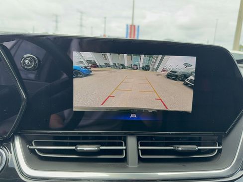 Used 2025 Chevrolet Trax RS w/ Sunroof Package FWD image 19