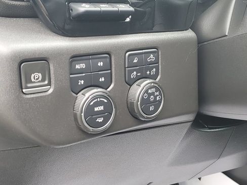 Used 2022 Chevrolet Silverado 1500 ZR2 w/ Technology Package AWD/4WD image 10