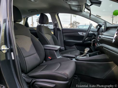 Used 2023 Kia Forte LXS image 28