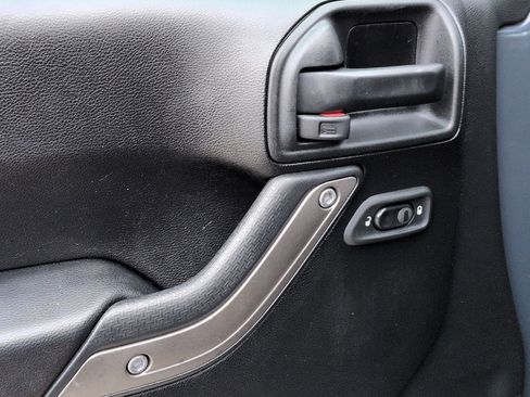 Used 2018 Jeep Wrangler Sport AWD/4WD image 9