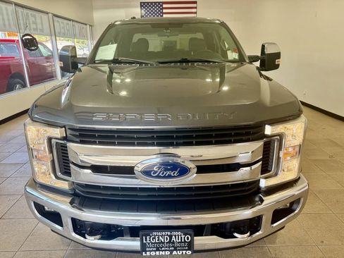 Used 2019 Ford F250 XLT w/ XLT Premium Package RWD image 2