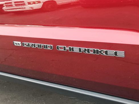 Used 2022 Jeep Grand Cherokee Limited image 13