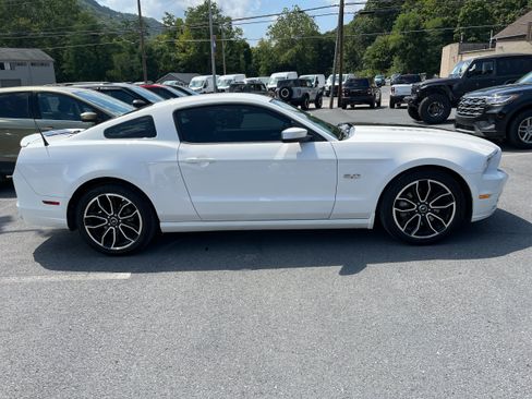 Used 2013 Ford Mustang GT Premium RWD image 3