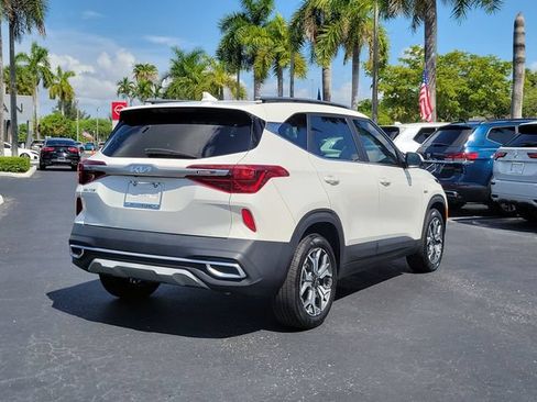 Used 2023 Kia Seltos EX AWD/4WD image 4