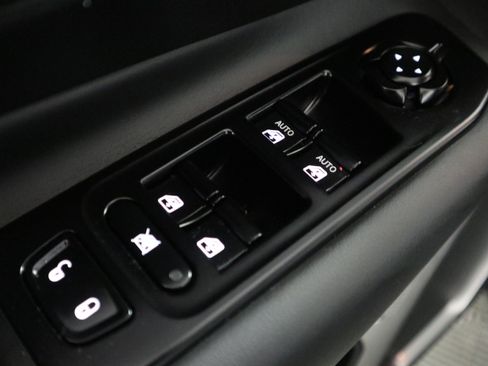 Used 2023 Jeep Renegade Latitude w/ Premium Group AWD/4WD image 34