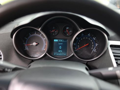 Used 2013 Chevrolet Cruze LT FWD image 28