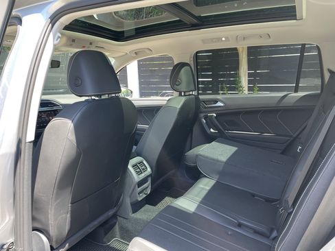 Used 2024 Volkswagen Tiguan SE AWD/4WD image 8