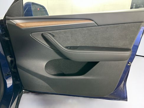 Used 2023 Tesla Model Y Long Range image 30