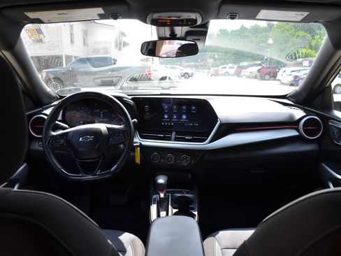 Used 2024 Chevrolet Trax RS FWD image 46