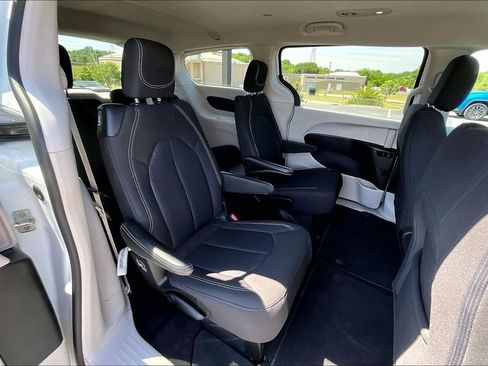 Used 2024 Chrysler Voyager LX FWD image 27