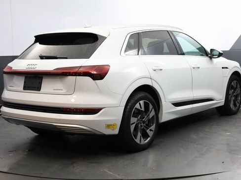 Used 2022 Audi e-tron Premium image 5