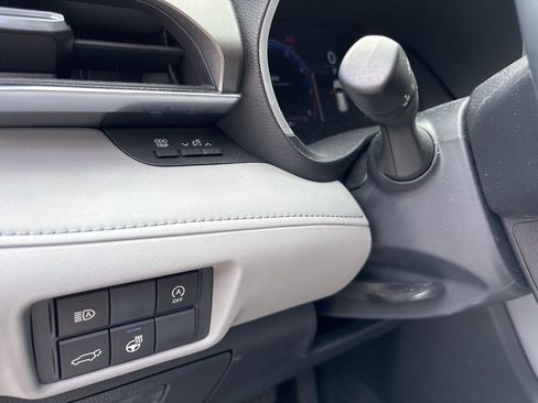 Used 2023 Toyota Highlander Limited image 12