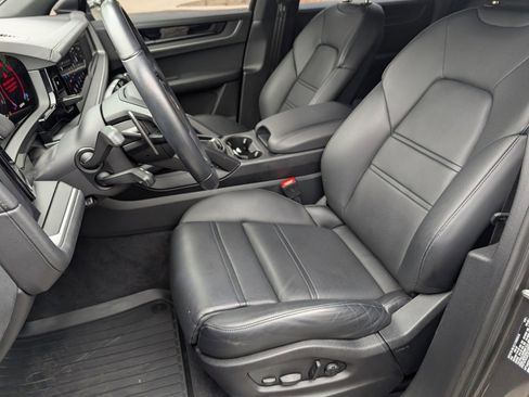 Certified 2024 Porsche Cayenne image 6