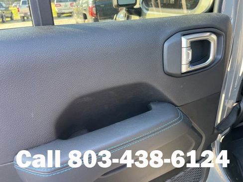 Used 2022 Jeep Wrangler Unlimited Rubicon 4xe w/ Cold Weather Group AWD/4WD image 8