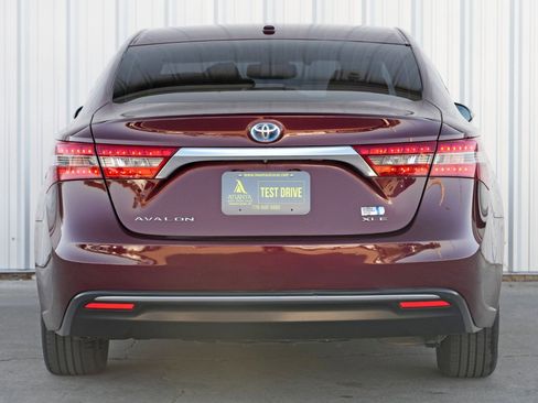 Used 2018 Toyota Avalon XLE Premium image 10