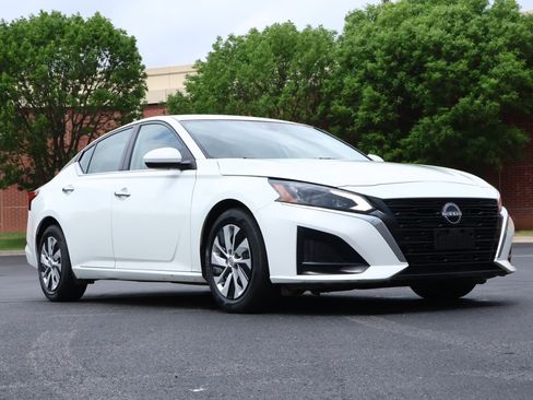 Used 2023 Nissan Altima 2.5 S FWD image 1