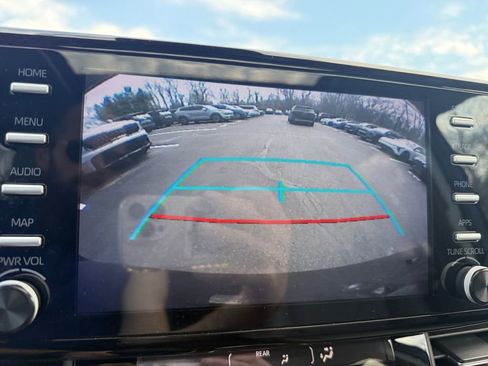 Used 2024 Toyota Sienna XLE FWD image 17