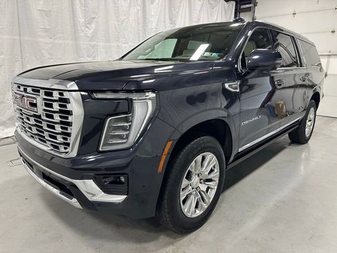 Used 2025 GMC Yukon XL Denali w/ Sun & Power Step Package AWD/4WD image 3